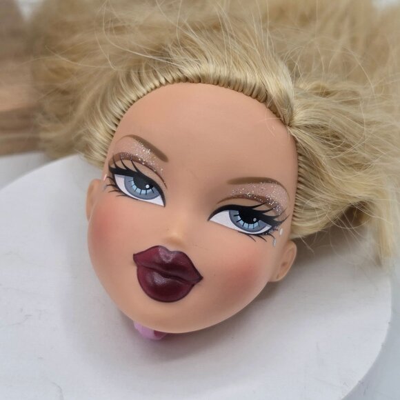 Bratz Doll Welcome To Fabulous Cloe Head & Vintage Barbie Body Parts - Picture 2 of 8